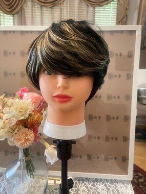 Synthetic Short Pixie Wig with Blonde Highlights - Black